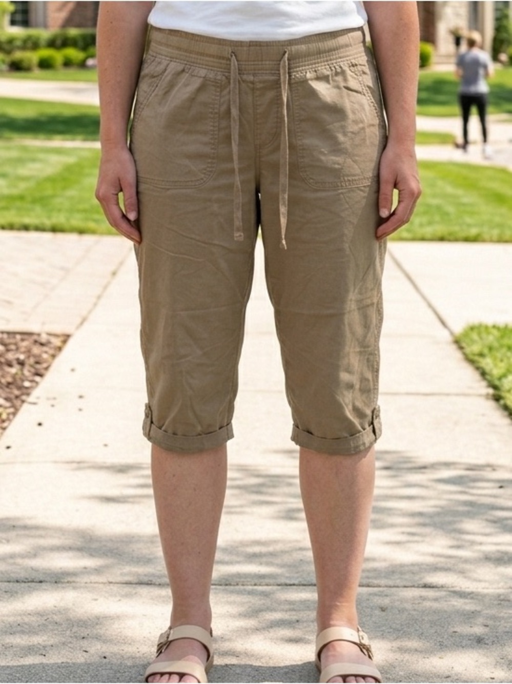 Lee Relaxed Fit Khaki Capri Pants Drawstring Waist Roll Up Cuffs Cotton 14 EUC
